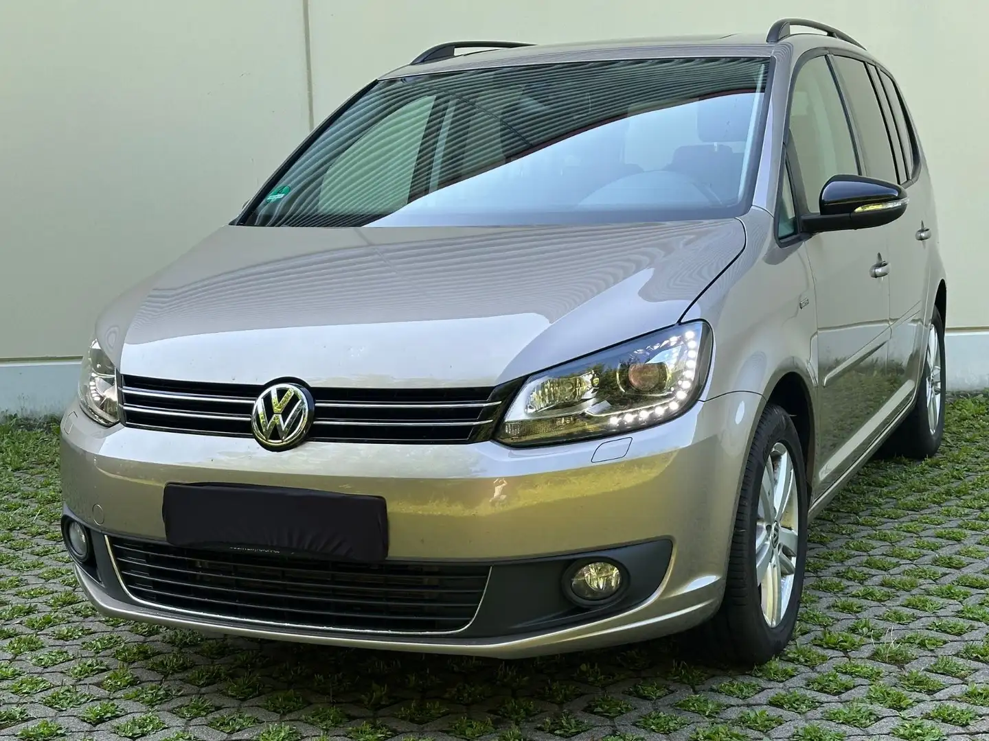 Volkswagen Touran Match 2.0 | 1Hand | AHK | Pano | Beige - 1