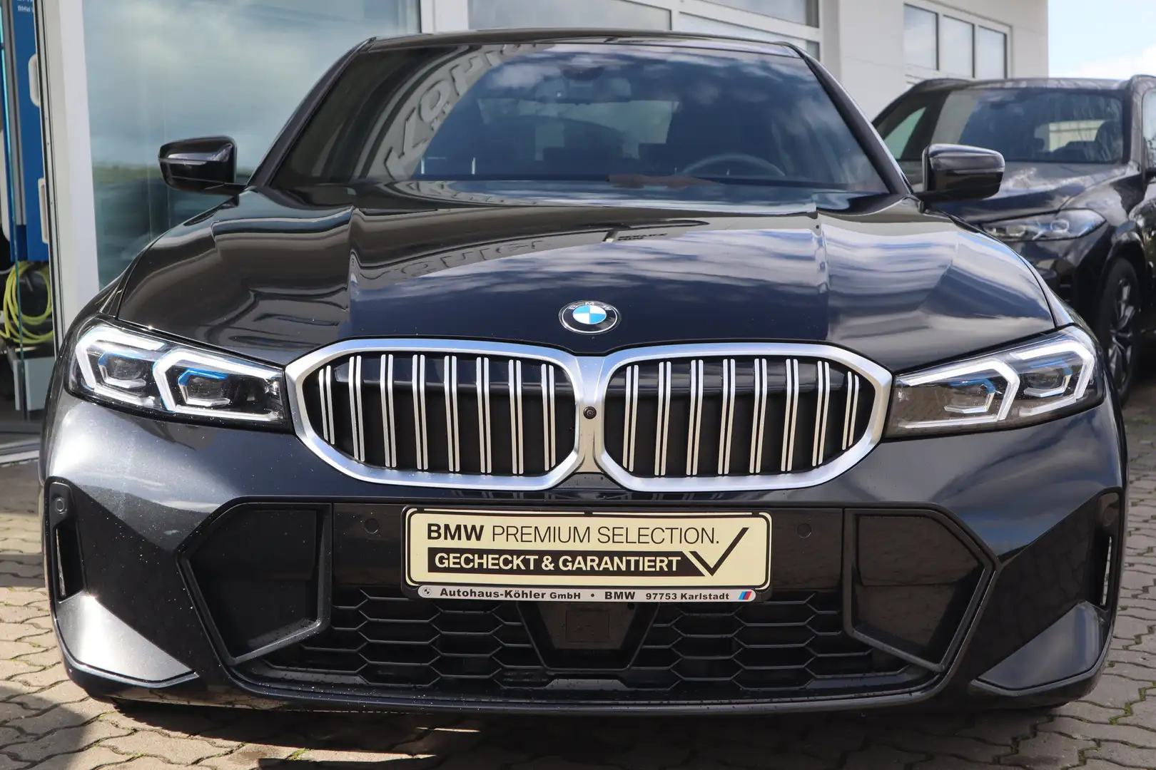 BMW 330 i xDrive Limousine M Sport/HiFi/DAB/LED/Shz Schwarz - 2