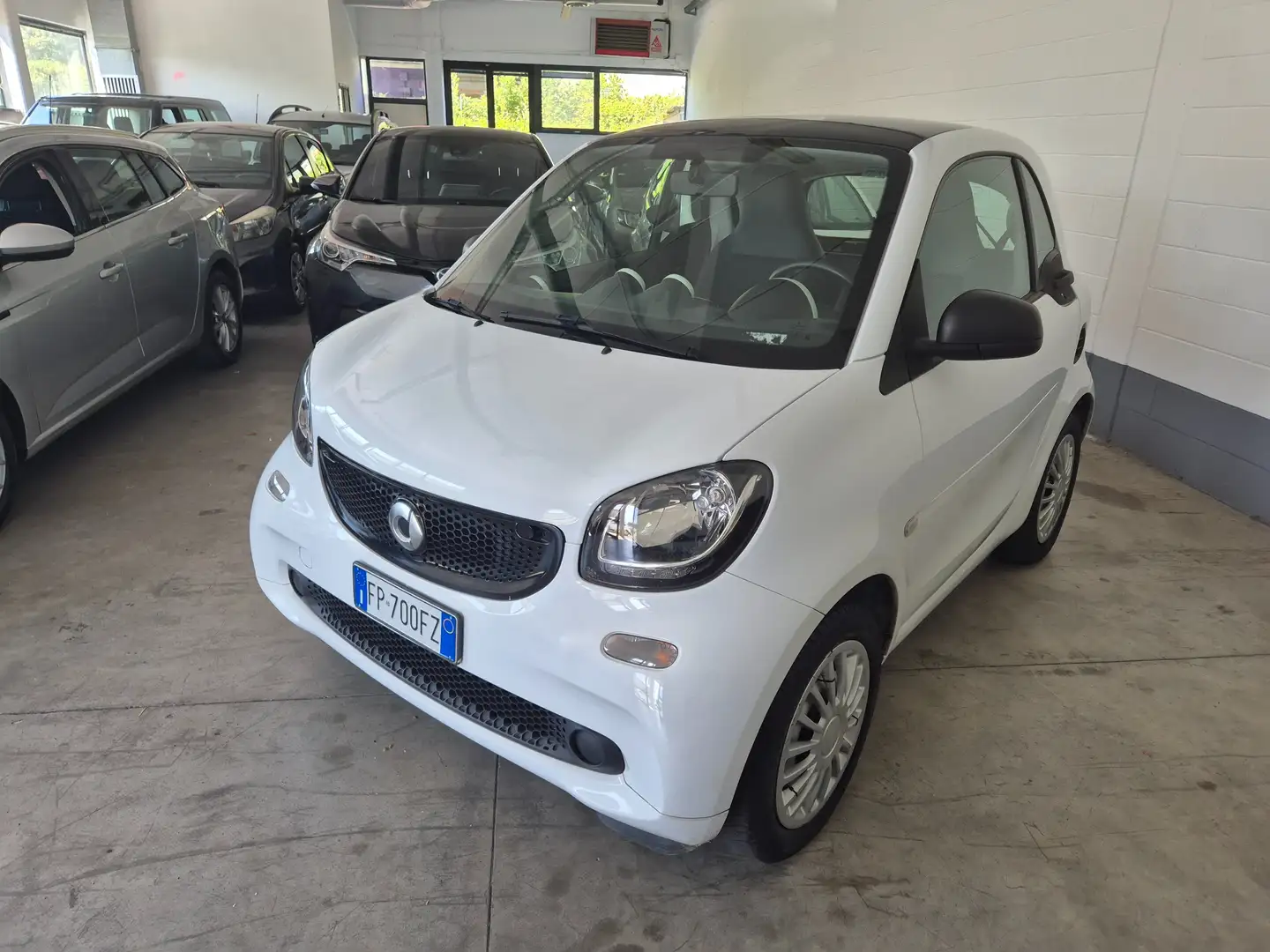 smart forTwo Fortwo III 2015 1.0 Youngster 71cv twinamic Weiß - 1