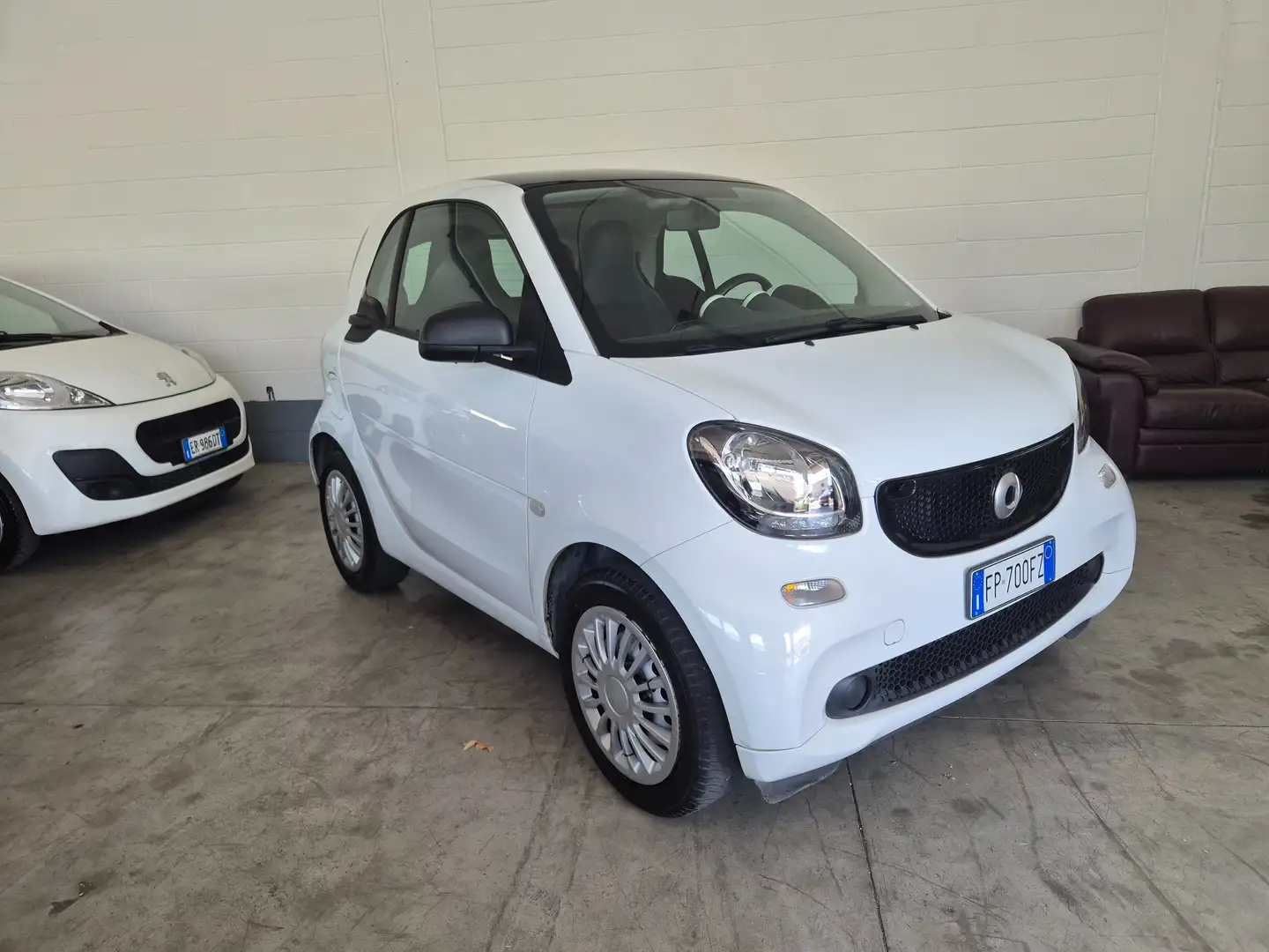 smart forTwo Fortwo III 2015 1.0 Youngster 71cv twinamic Weiß - 2