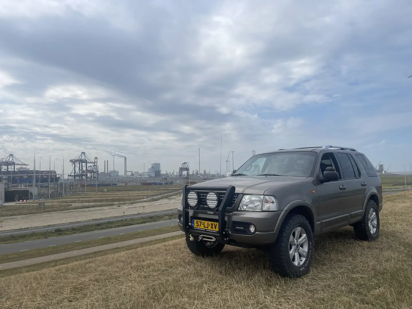 Ford Maverick EXPLORER 4.6-V8 limited Grijs - 2