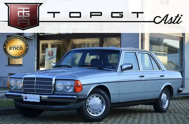 Mercedes-Benz 240 Mercedes-Benz 240d RESTAURATA, 2 PROPRIETARI