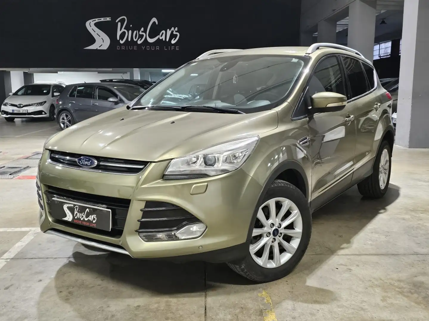 Ford Kuga 2.0TDCI Titanium 4x2 120 Beige - 1
