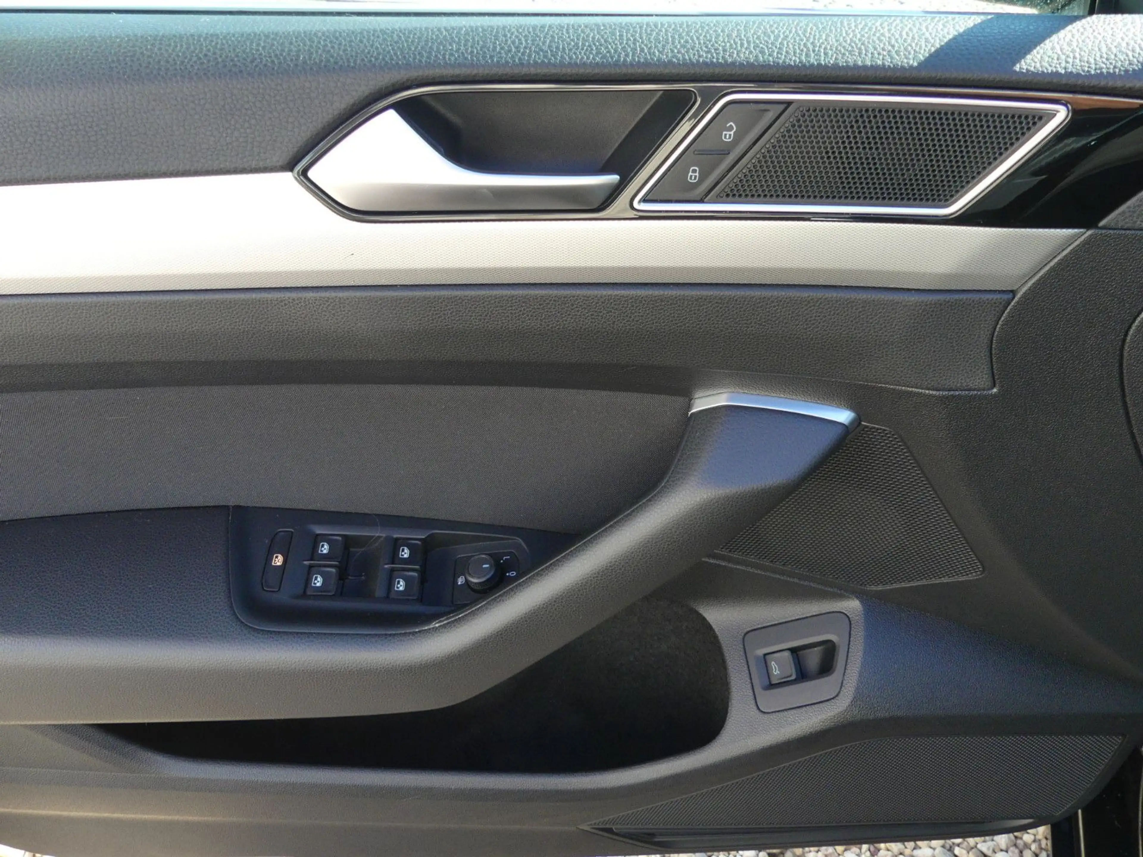 Volkswagen Passat Variant /AHK/LED/Massage/Navi — photo 8