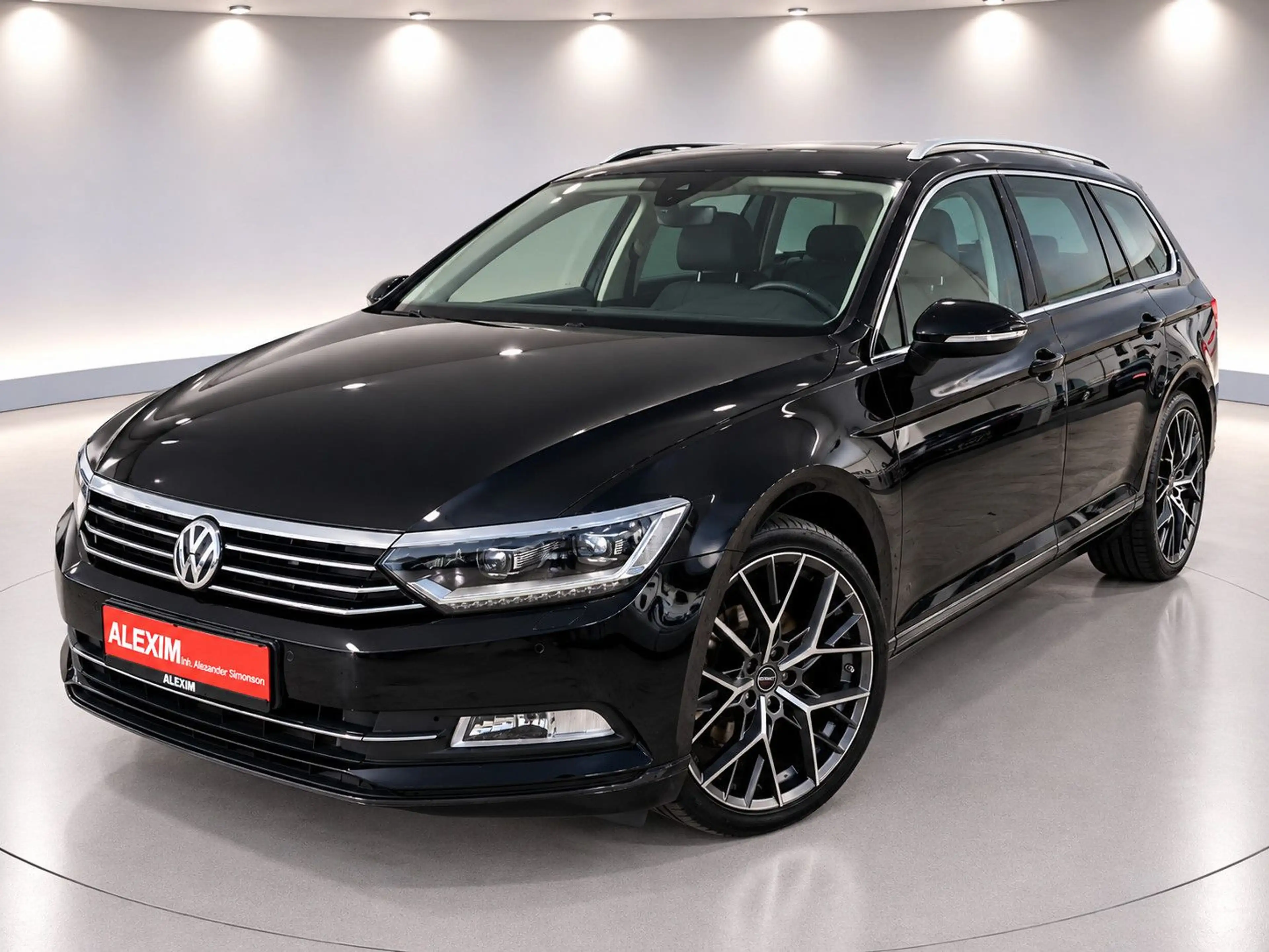 Volkswagen Passat Variant /AHK/LED/Massage/Navi — photo 4
