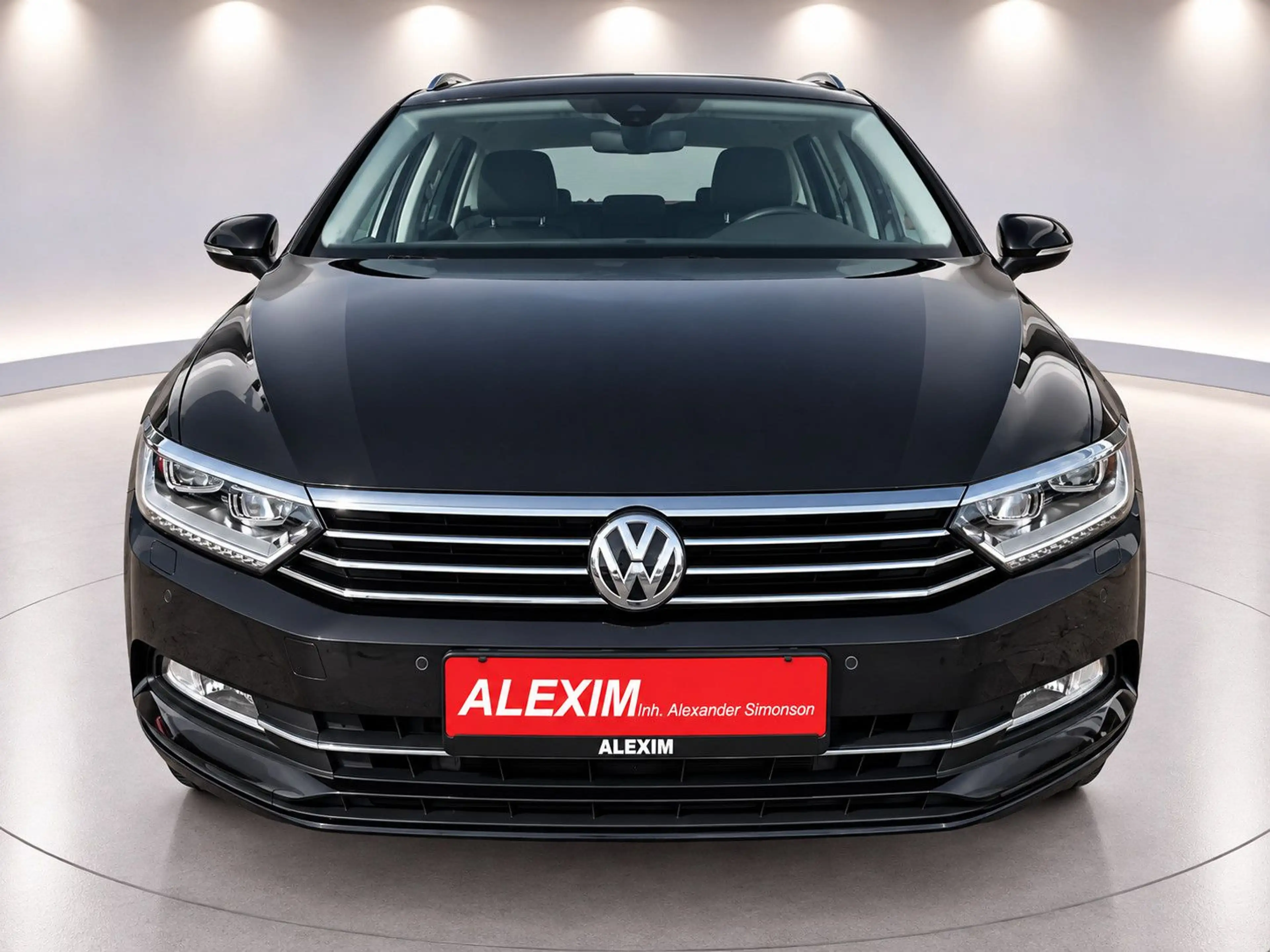 Volkswagen Passat Variant /AHK/LED/Massage/Navi — photo 3