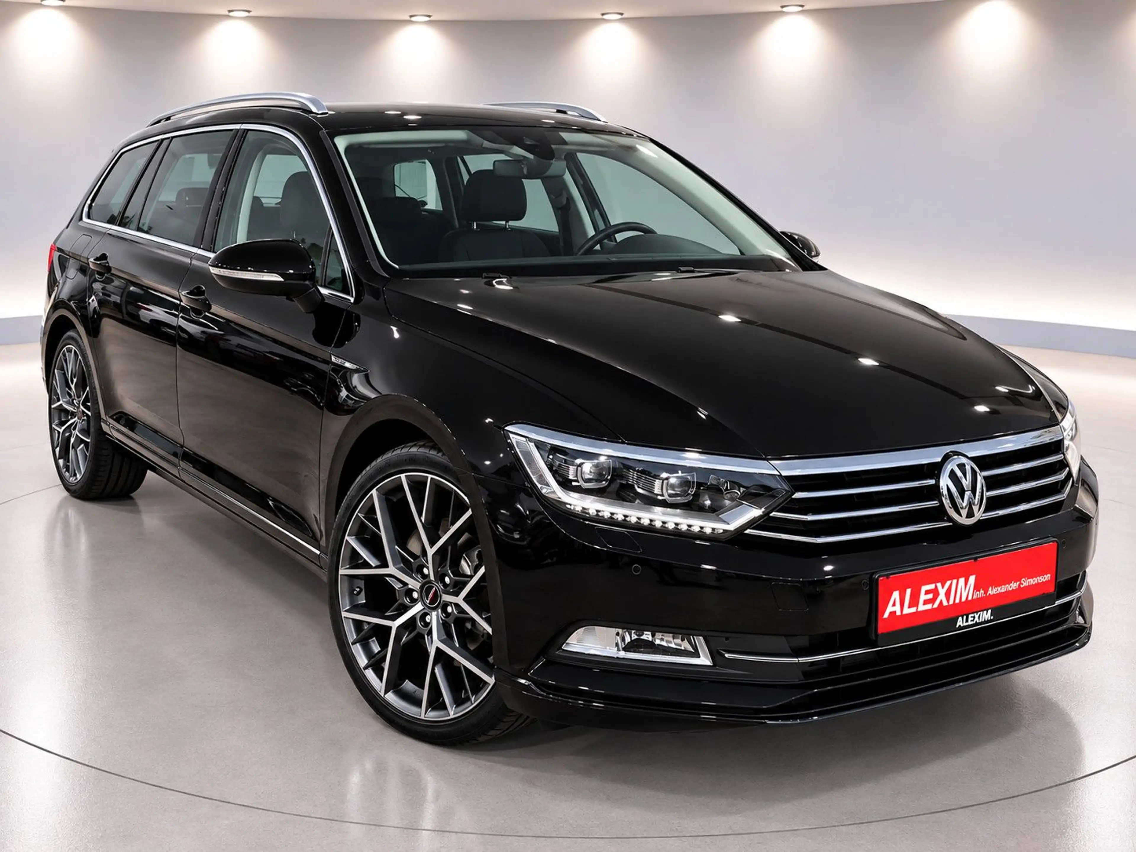 Volkswagen Passat Variant /AHK/LED/Massage/Navi — photo 2