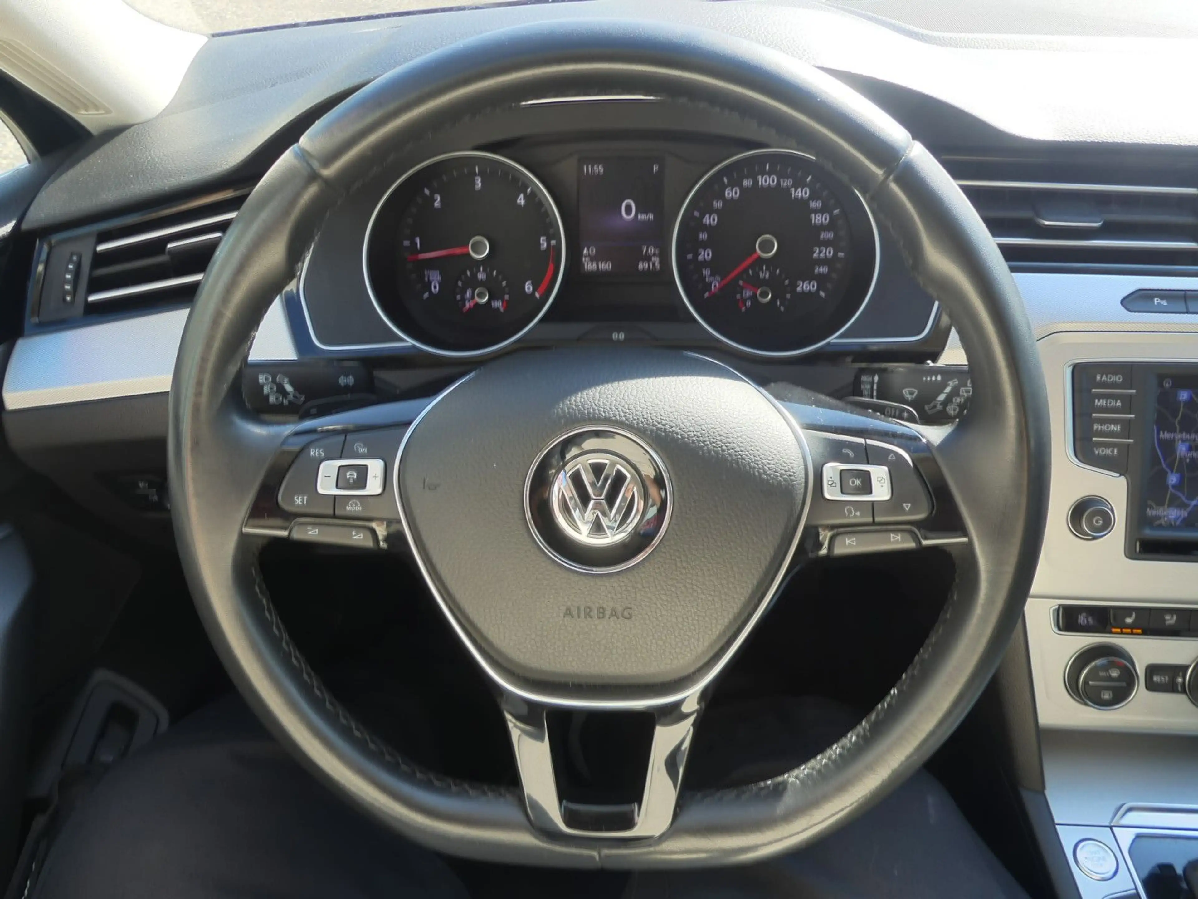 Volkswagen Passat Variant /AHK/LED/Massage/Navi — photo 11