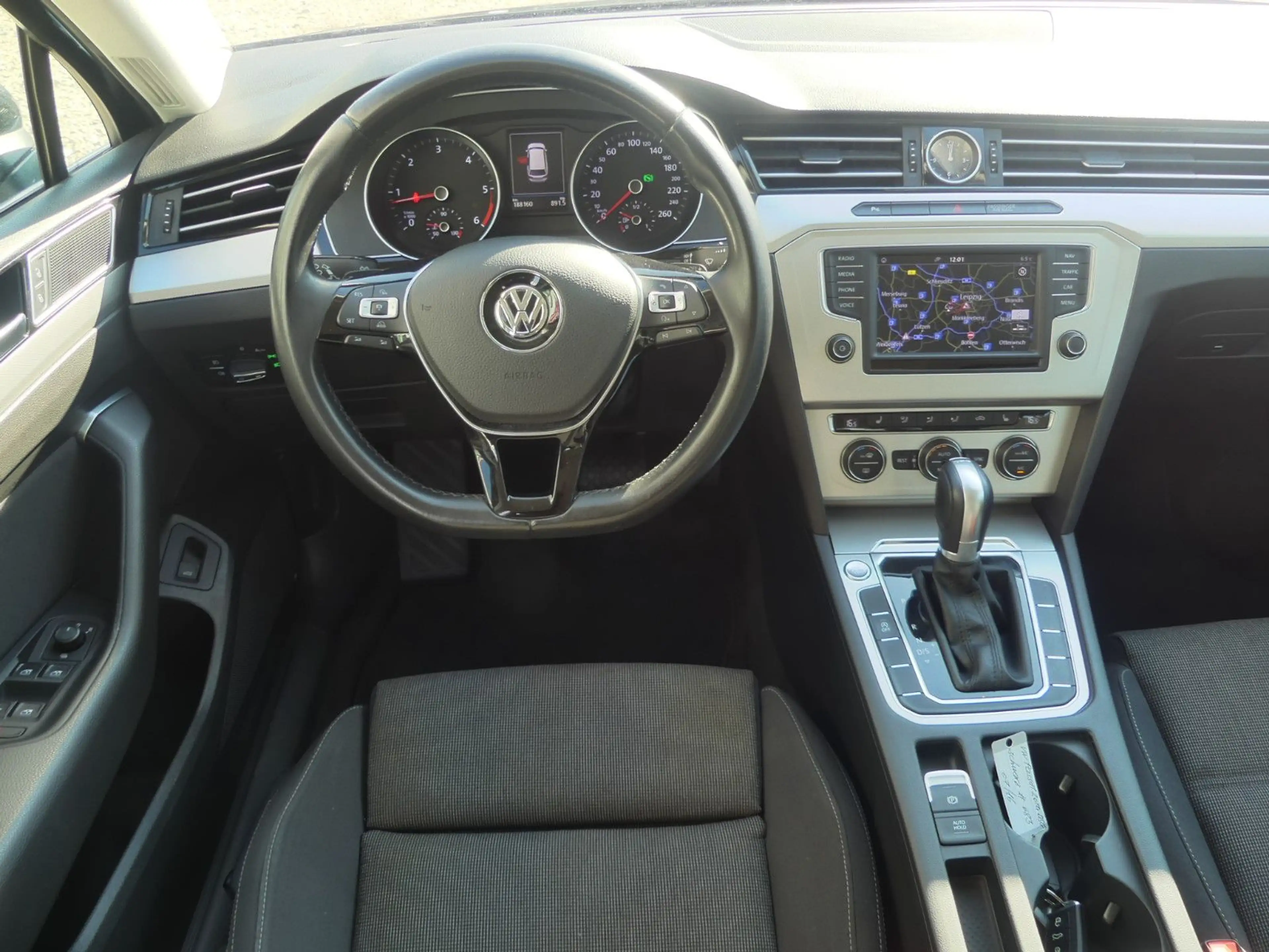 Volkswagen Passat Variant /AHK/LED/Massage/Navi — photo 10