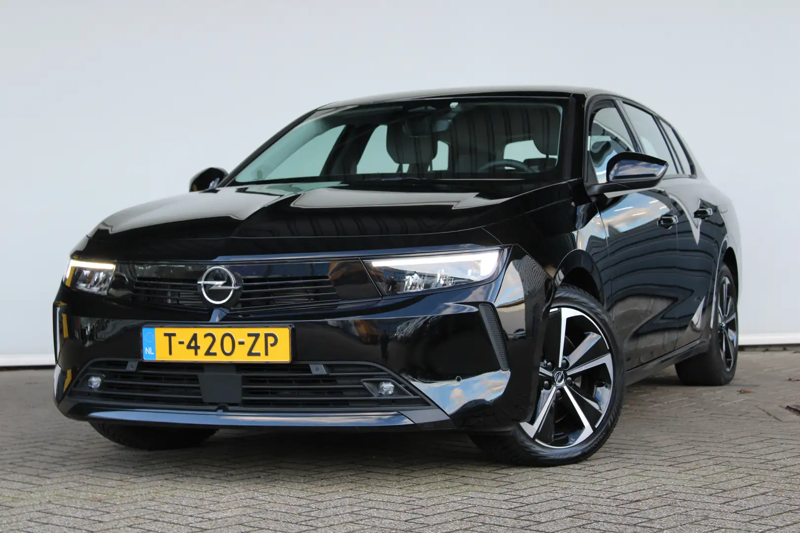 Opel Astra Sports Tourer 1.6 Turbo Hybrid | Cruise control ad Zwart - 1