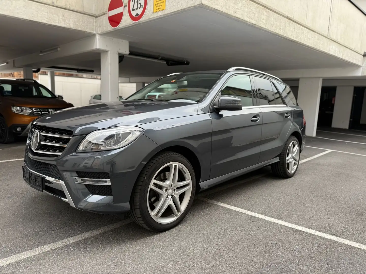 Mercedes-Benz ML 350 BlueTEC 4MATIC A-Edition Aut. Grau - 2