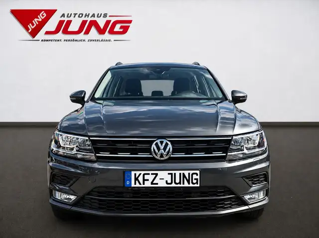 Volkswagen Tiguan view 4