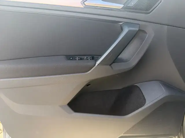 Volkswagen Tiguan view 12