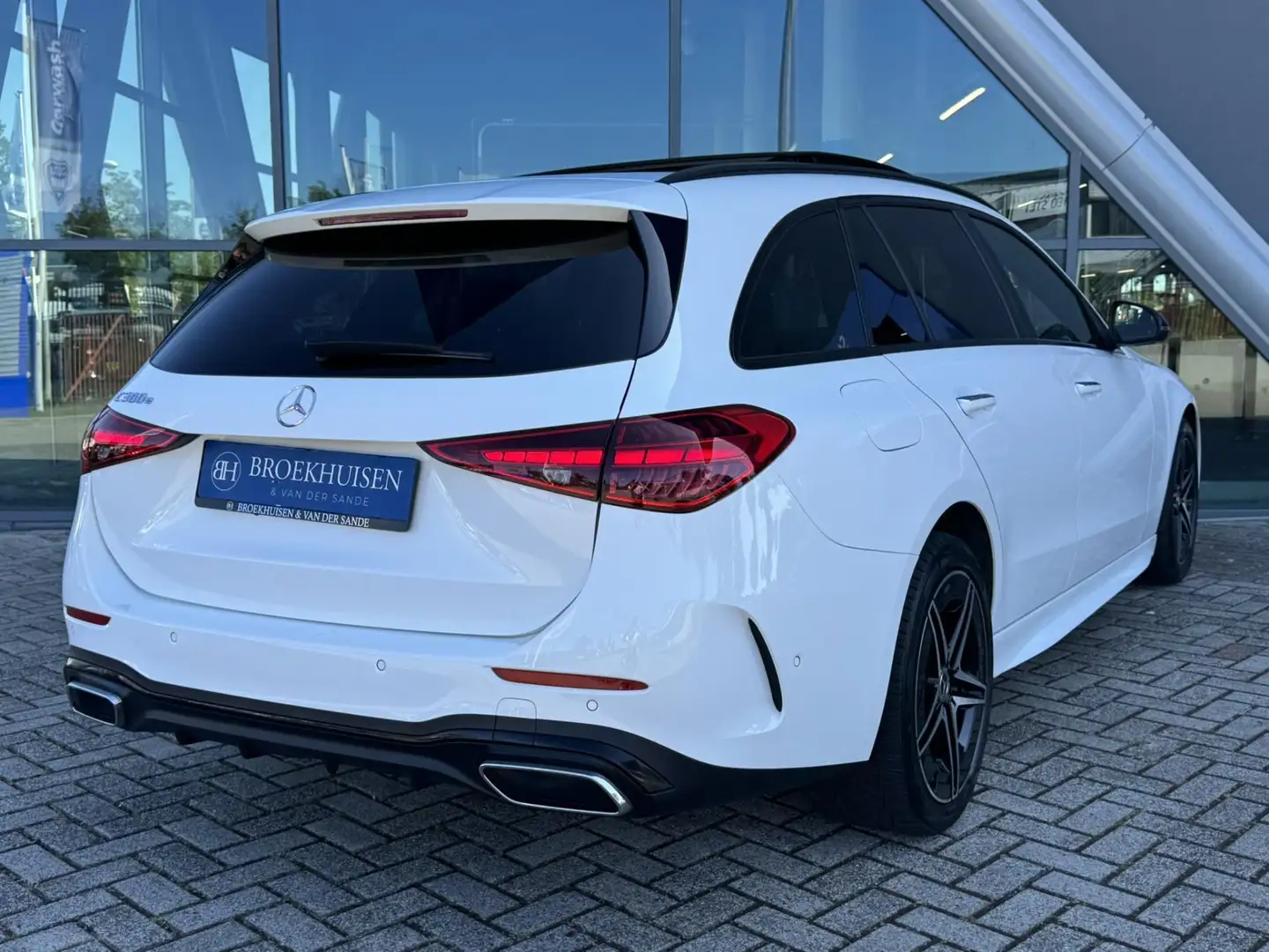 Mercedes-Benz C 300 Estate 300e Plug in Hybride AMG Night 333pk Panora Wit - 2
