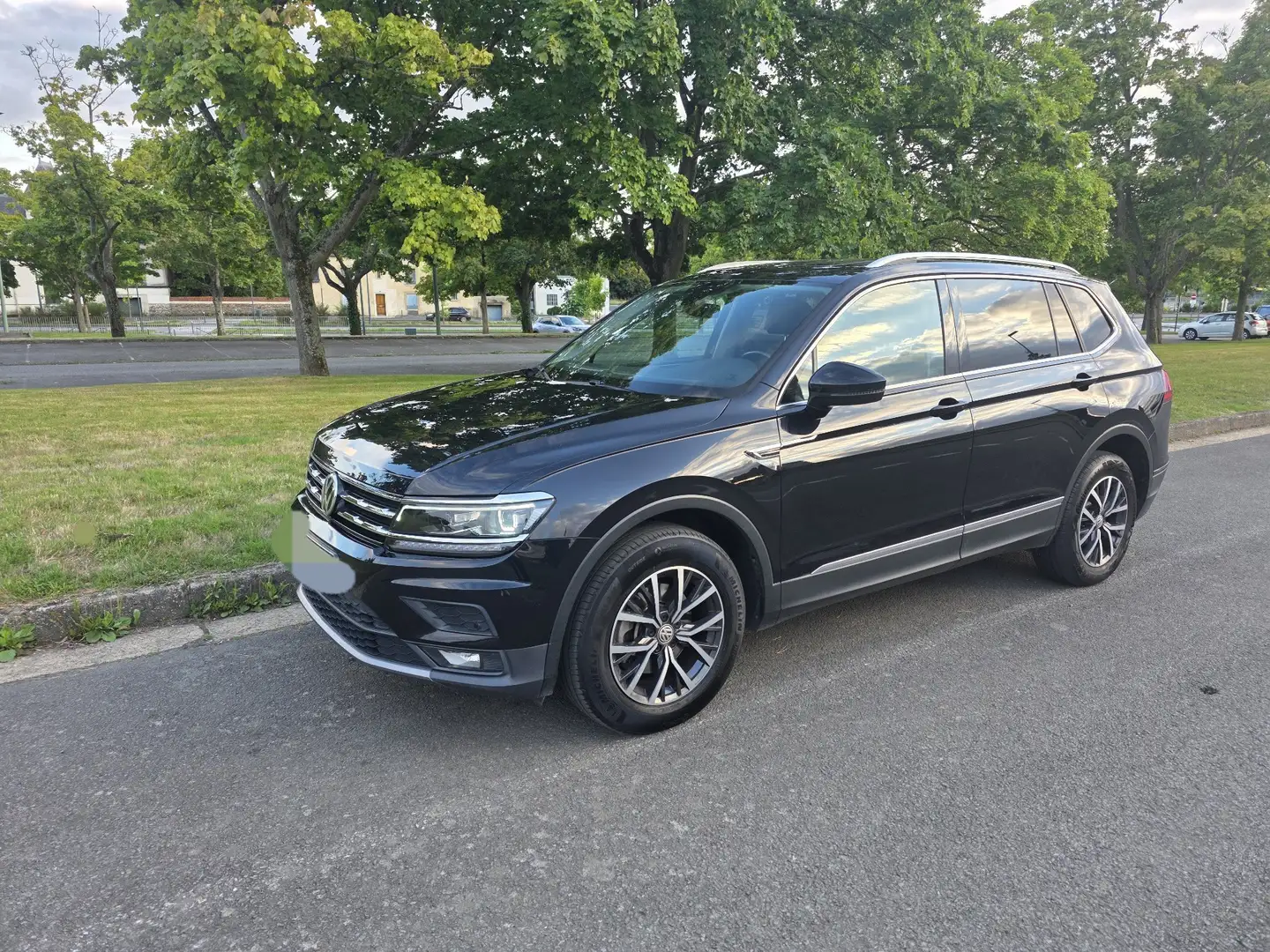 Volkswagen Tiguan Allspace Noir - 2