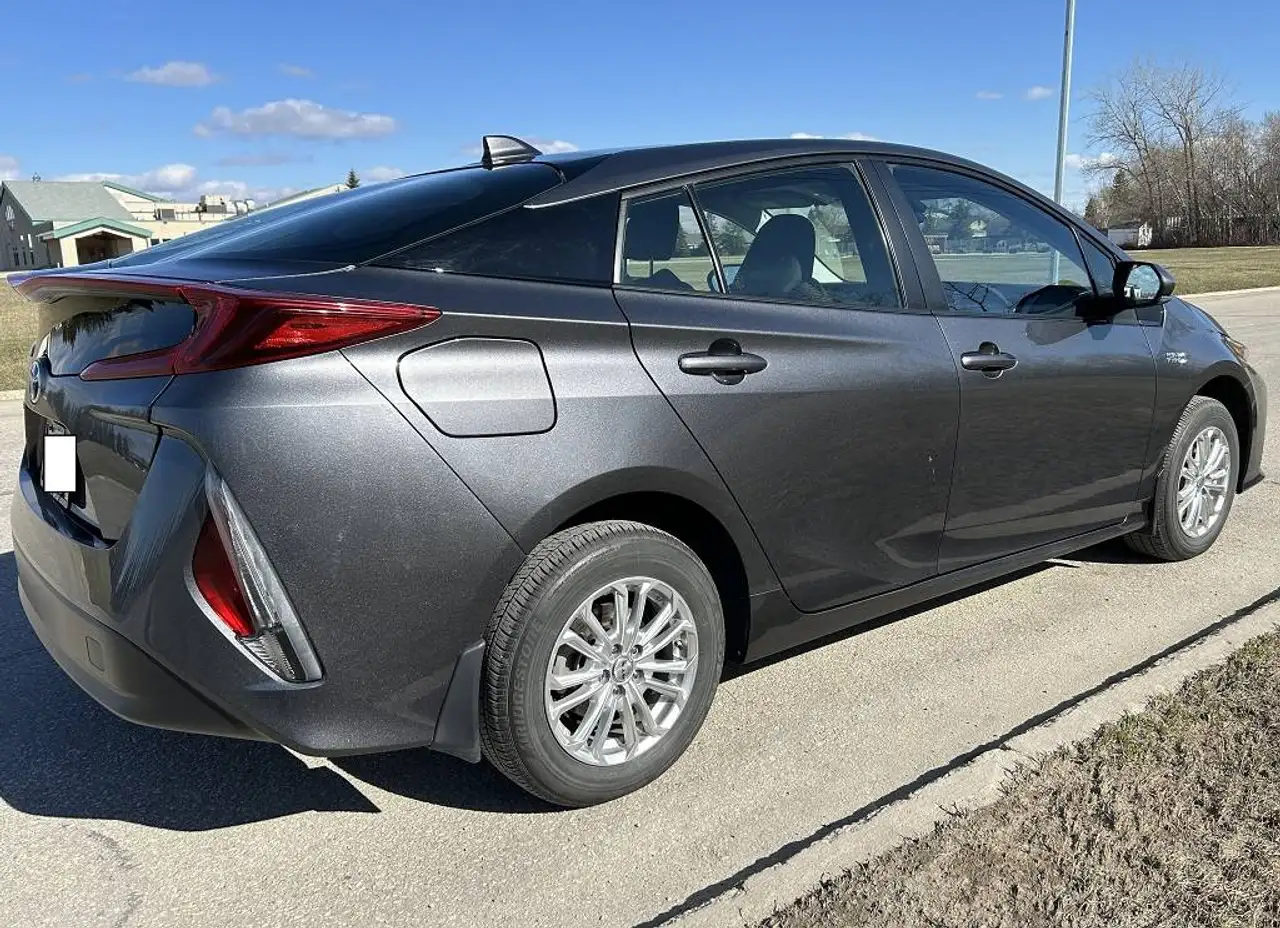 Toyota Prius Prime снимка Toyota Prius Prime