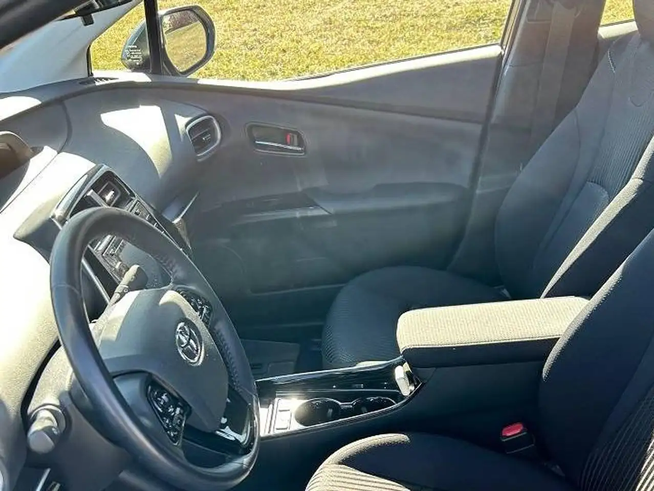 Toyota Prius Prime снимка Toyota Prius Prime