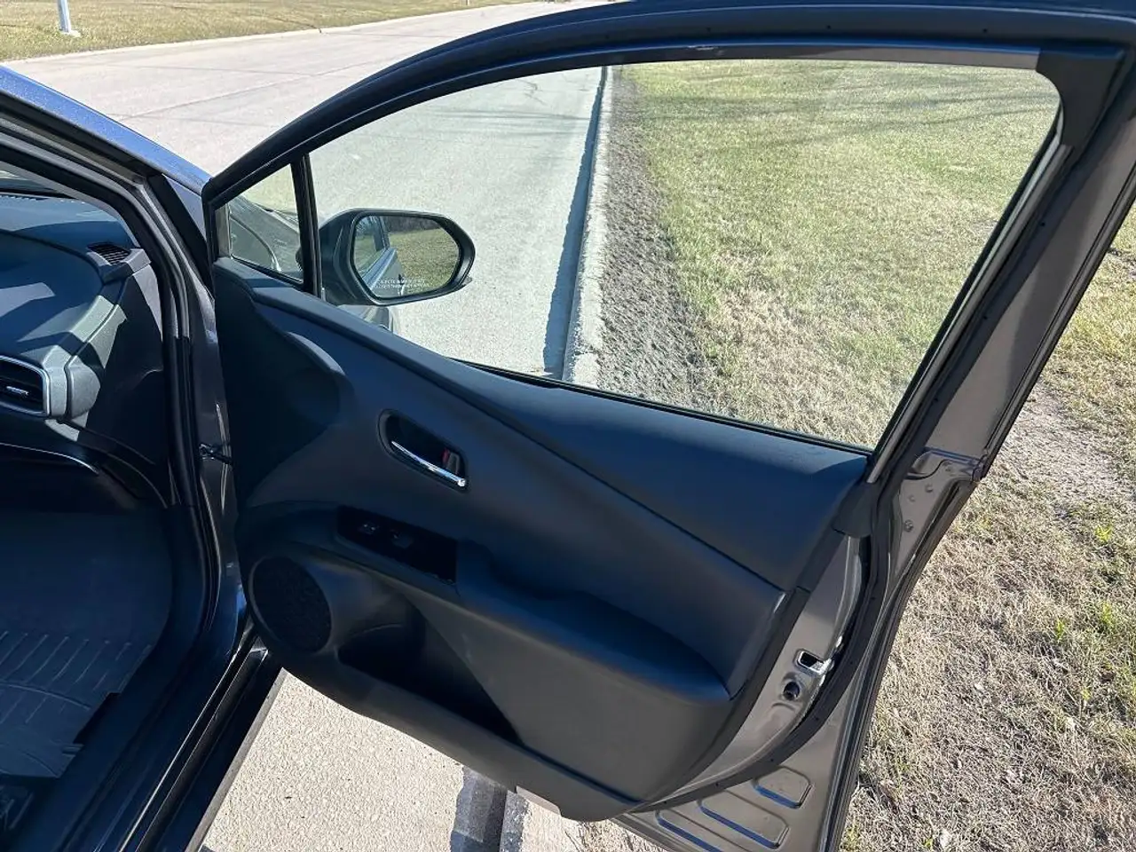 Toyota Prius Prime снимка Toyota Prius Prime