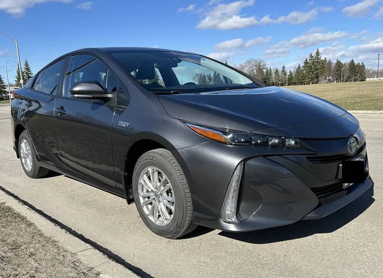 Toyota Prius Prime снимка Toyota Prius Prime