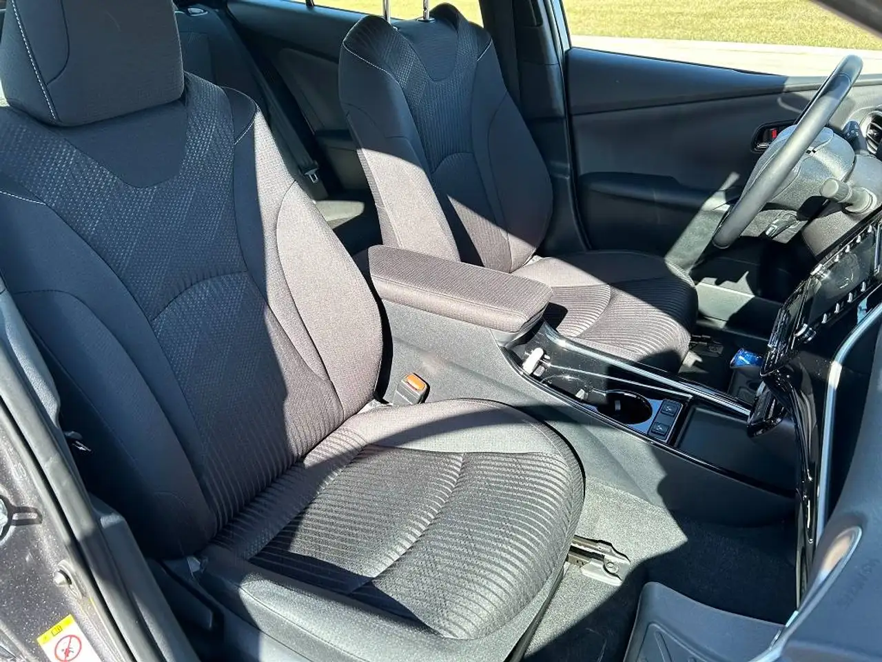 Toyota Prius Prime снимка Toyota Prius Prime
