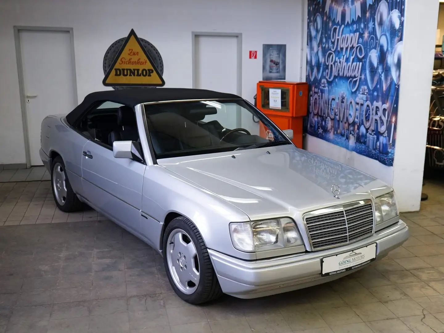 Mercedes-Benz E 500 A124 W124 E320 E50 AMG Final Edition Cabrio Neu Plateado - 2