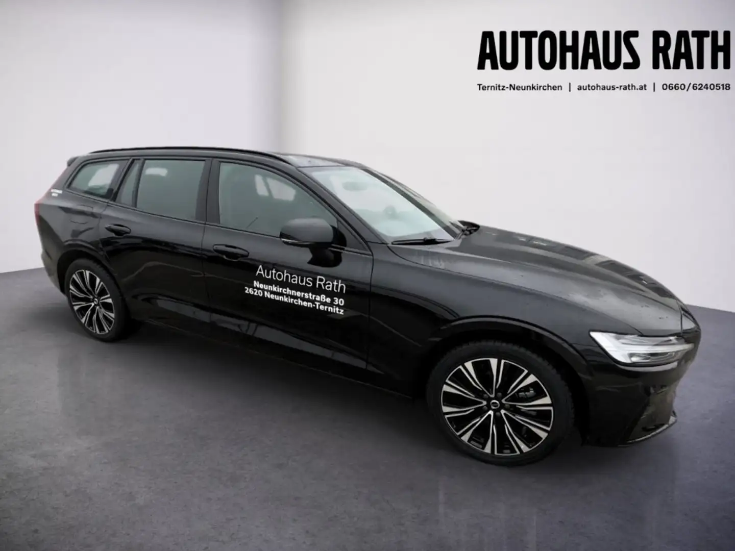 Volvo V60 Plus, B4 Mild Hybrid, Benzin, Dark Schwarz - 2