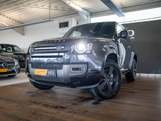 Land Rover Defender 90 D300 X-Dynamic SE
