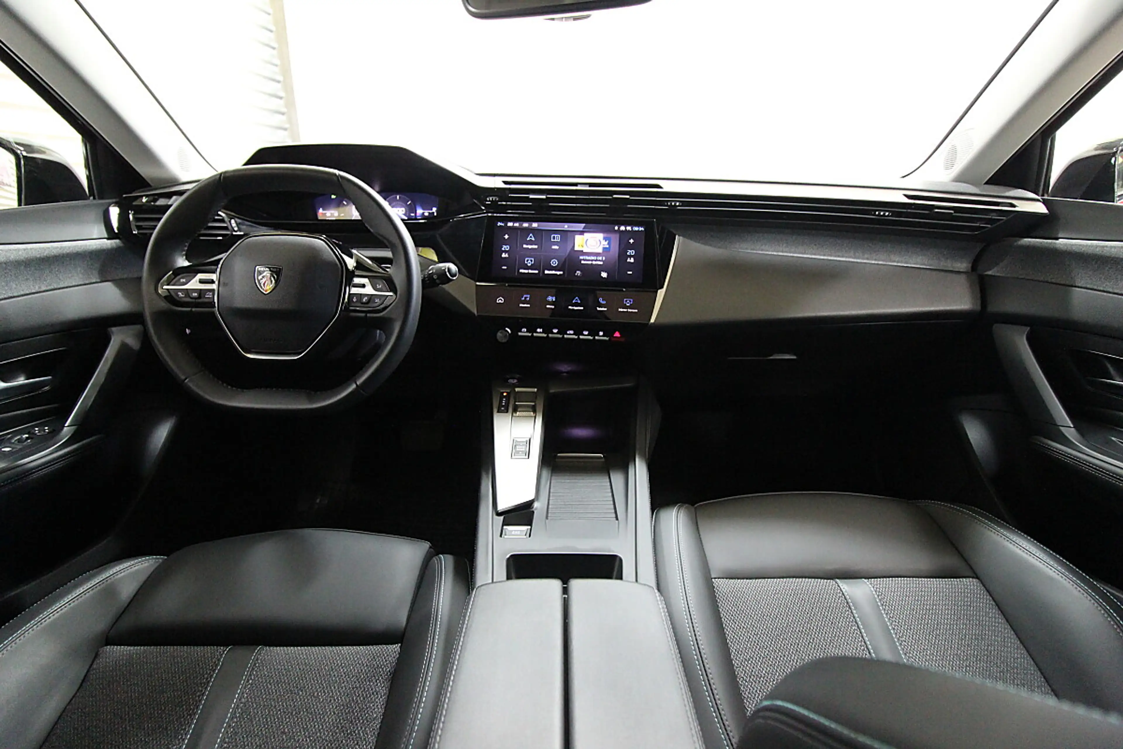 Peugeot 308 SW PureTech 130 S&S EAT8 Allure +Sitzheizung/Na... — photo 10