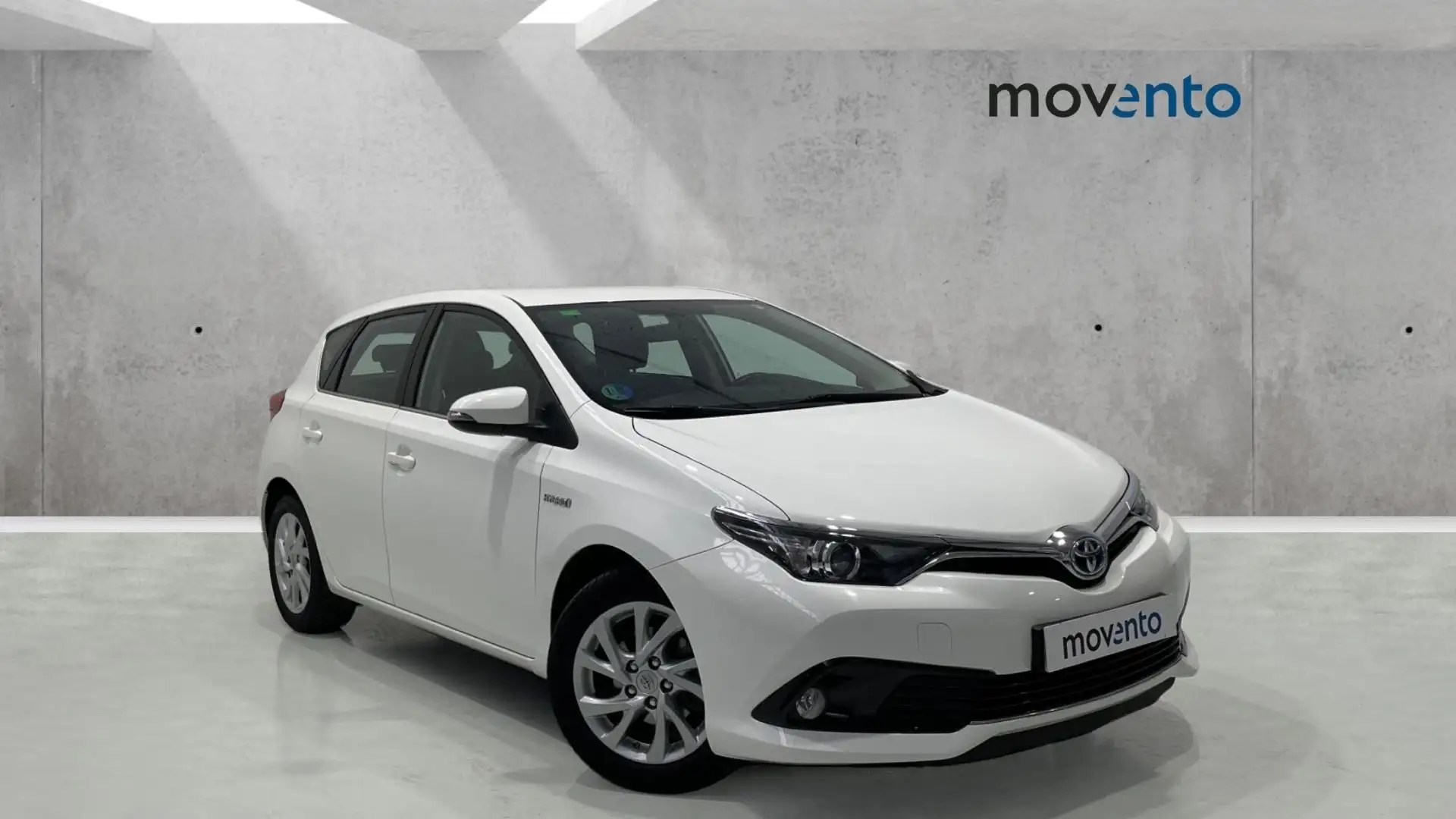 Toyota Auris hybrid 140H Active Blanc - 1