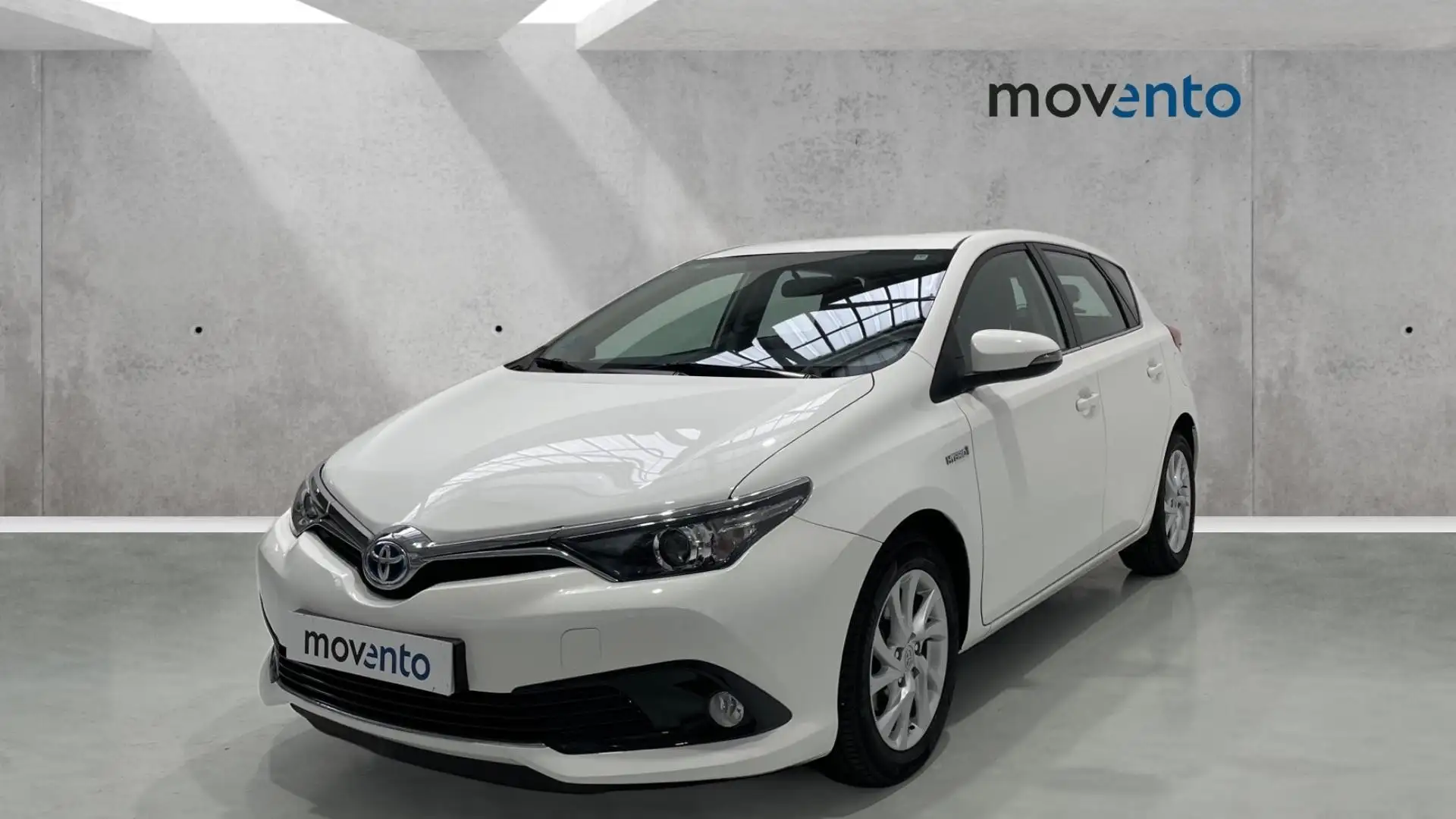 Toyota Auris hybrid 140H Active Blanc - 2