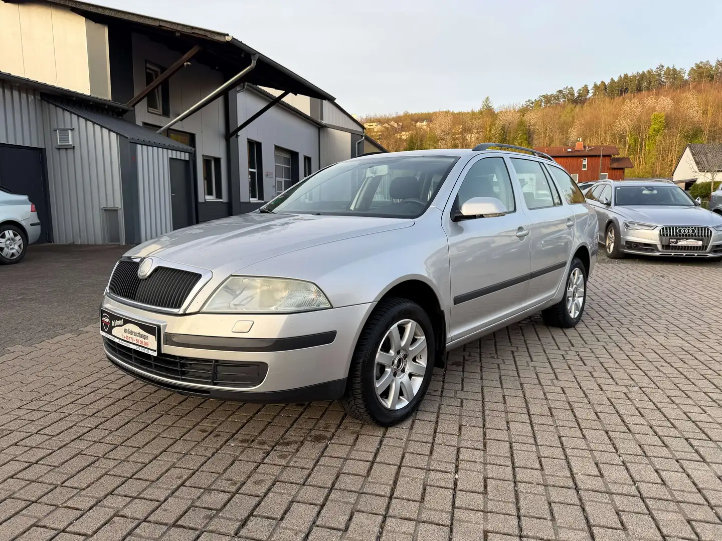 Skoda Octavia 2.0 FSI 16V Ambiente 4X4 TÜV/AU 11.2026 Gris - 1