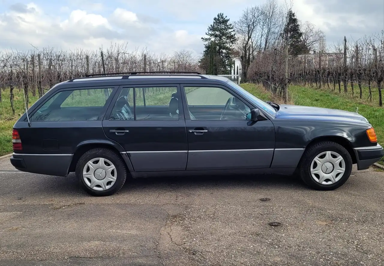 Mercedes-Benz 230, foto 2