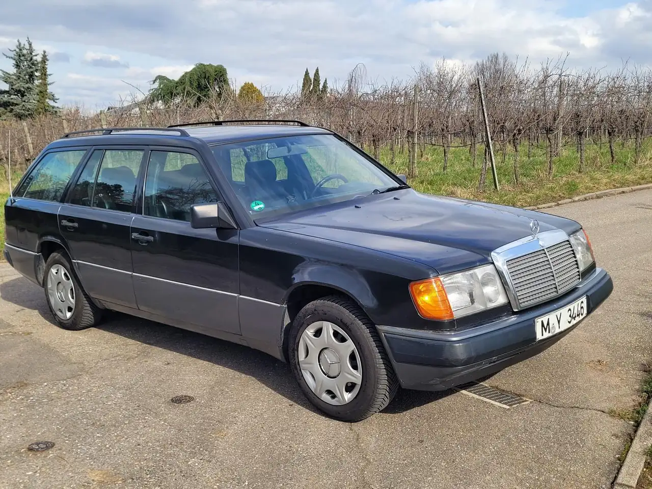 Mercedes-Benz 230, foto 1