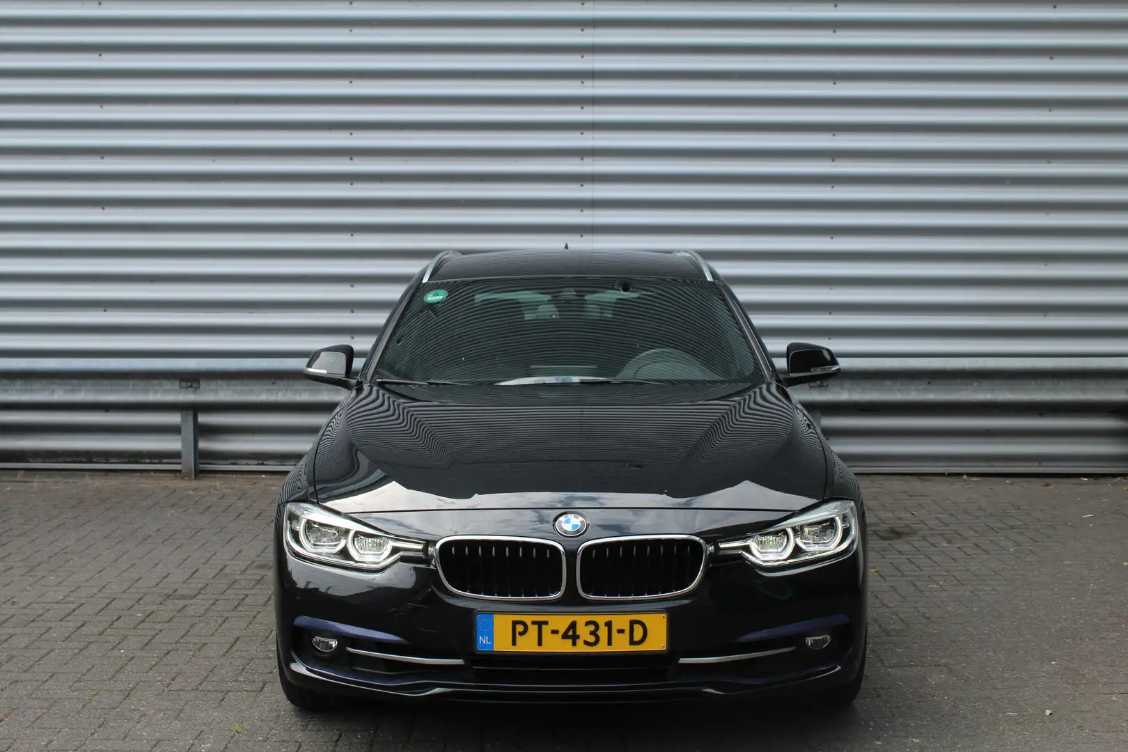 BMW 320 3-serie Touring 320i 184pk High Executive Automaat Zwart - 2