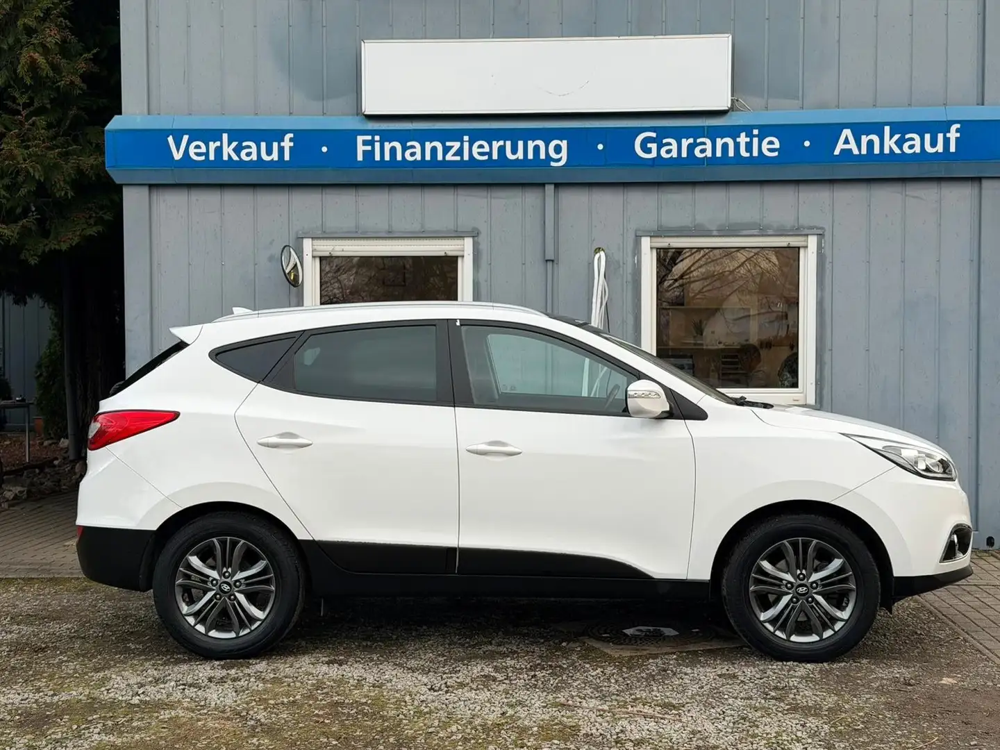Hyundai iX35 2.0 GDI Style 4WD*TÜV neu*AHK*1.Hand*Allrad Weiß - 2