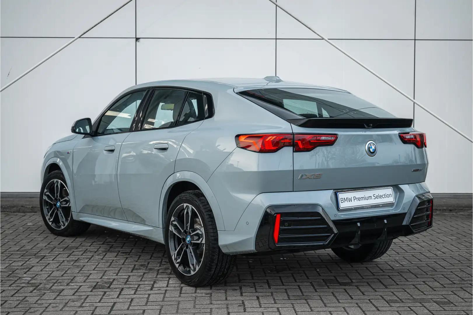 BMW iX2 eDrive20 High Executive M Sport / Sportstoelen / A Gris - 2