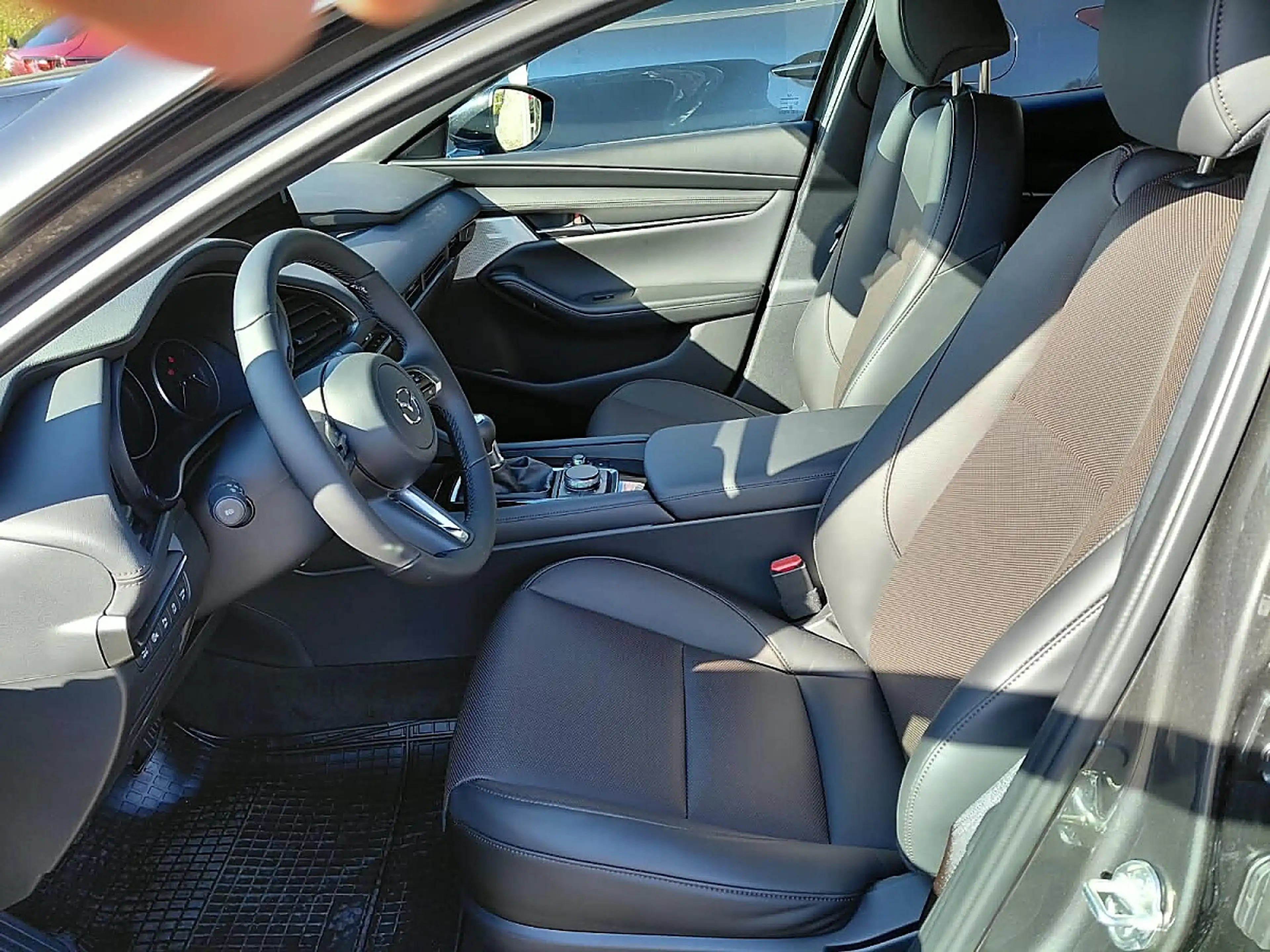 Mazda 3 Mazda 3 e-Skyactiv-G140 Homura Plus — photo 13