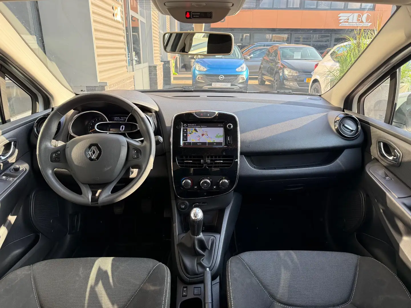Renault Clio 0.9 TCe Expression Airco Navi Cruise Wit - 2