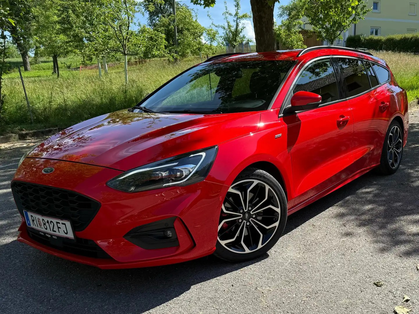 Ford Focus Traveller 1,5 EcoBlue ST-Line Aut. Rot - 1