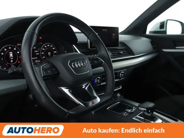 Audi Q5 view 11