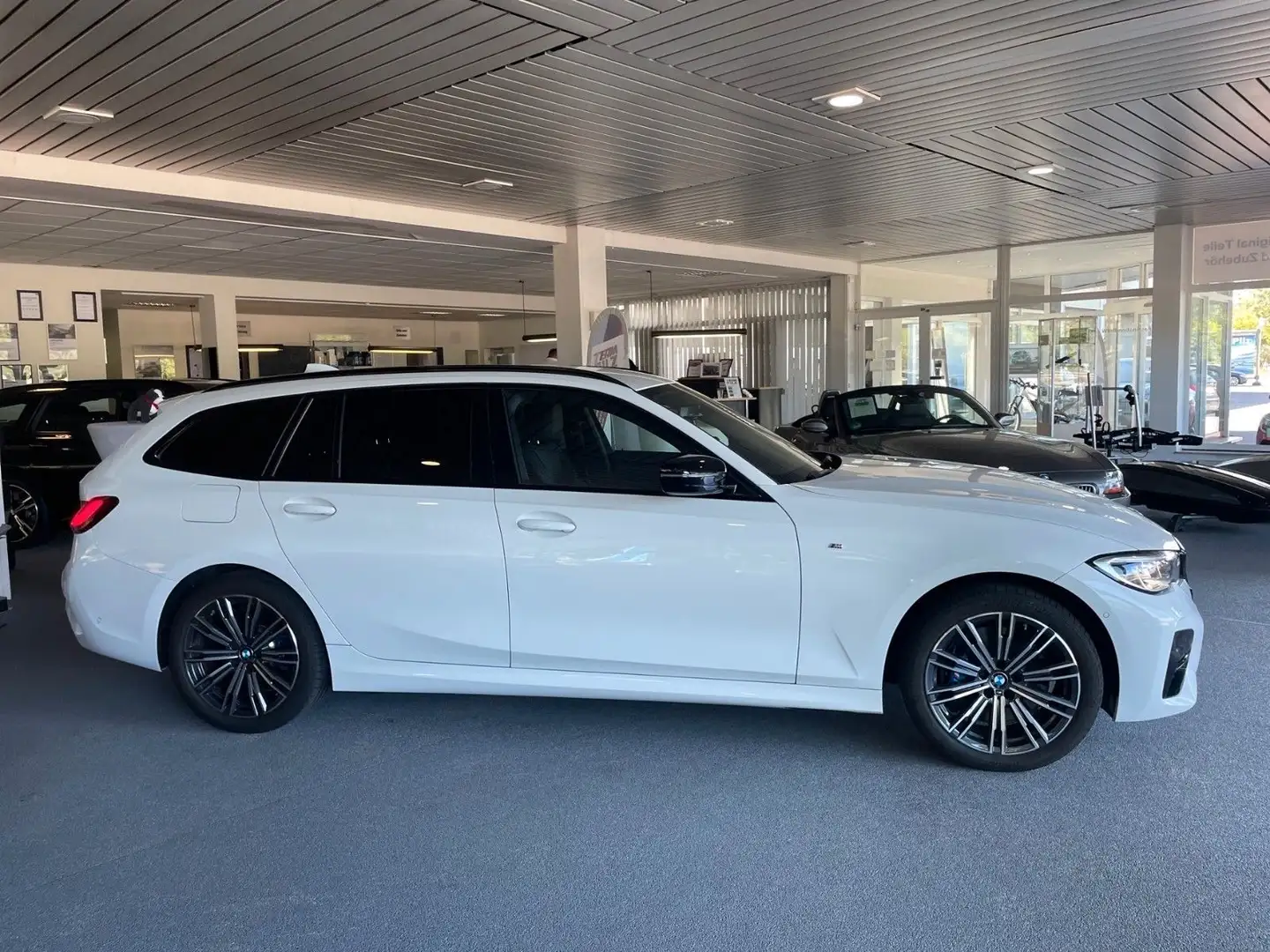 BMW 330 e MSport AHK 360°Cam ACC HeadUp Tot-Wi. LASER Wit - 1