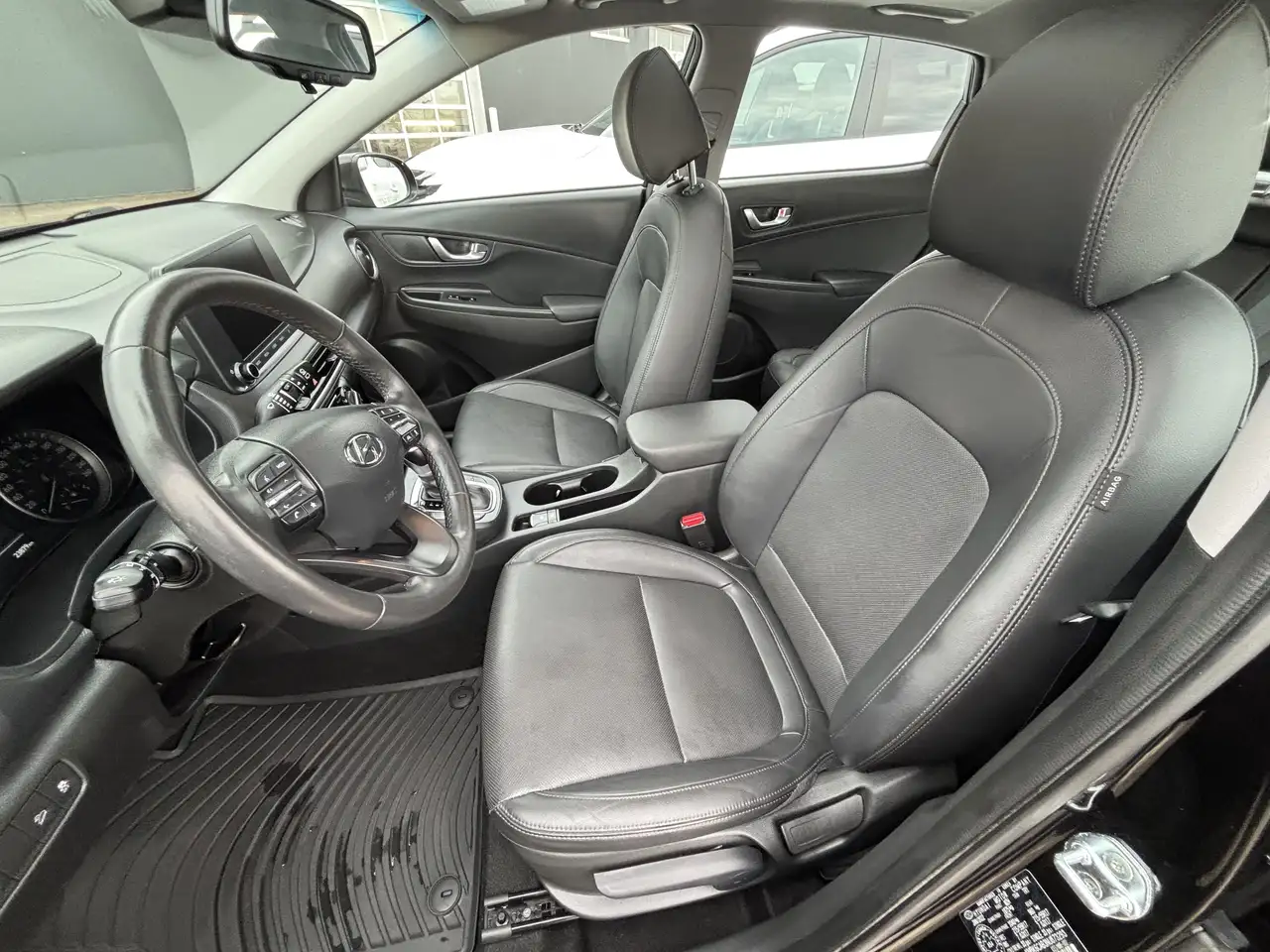 Hyundai KONA снимка Hyundai KONA