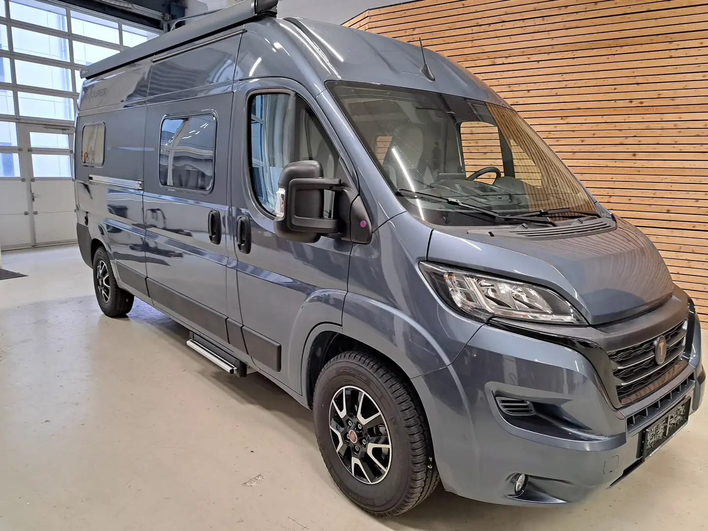 VanTourer 600L *Hubbett* *Top Ausstattung* Grau - 1