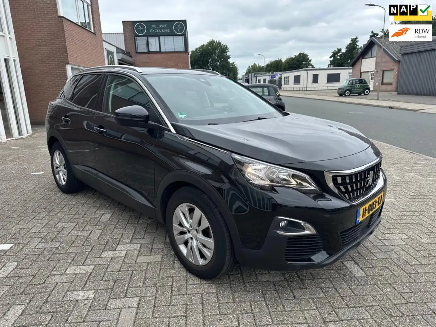 Peugeot 3008 1.2 PureTech Blue Lease Executive | CarPlay | Crui Noir - 1