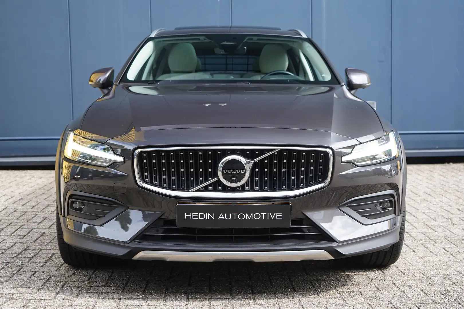 Volvo V60 Cross Country 2.0 B5 AWD Ultimate | Trekhaak | Bowers & Wilkins Gris - 2