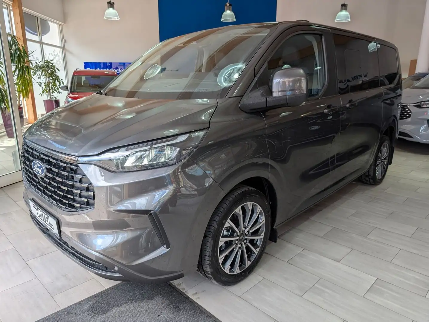 Ford Tourneo Custom 2.0 L Titanium + Grau - 1