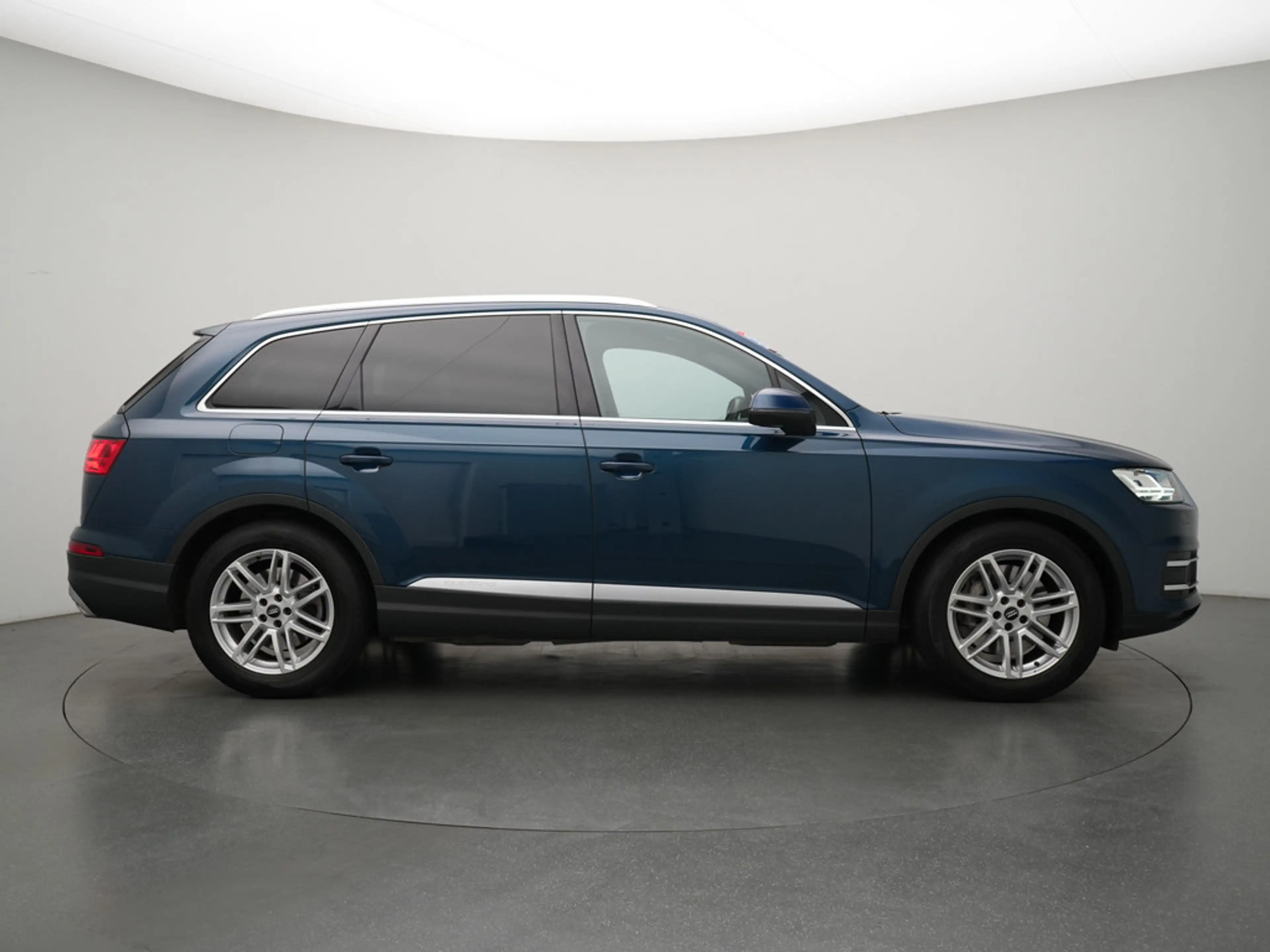Audi Q7 45 quattro ACC PANO NAVI AHK LUFT KAM LED — photo 3