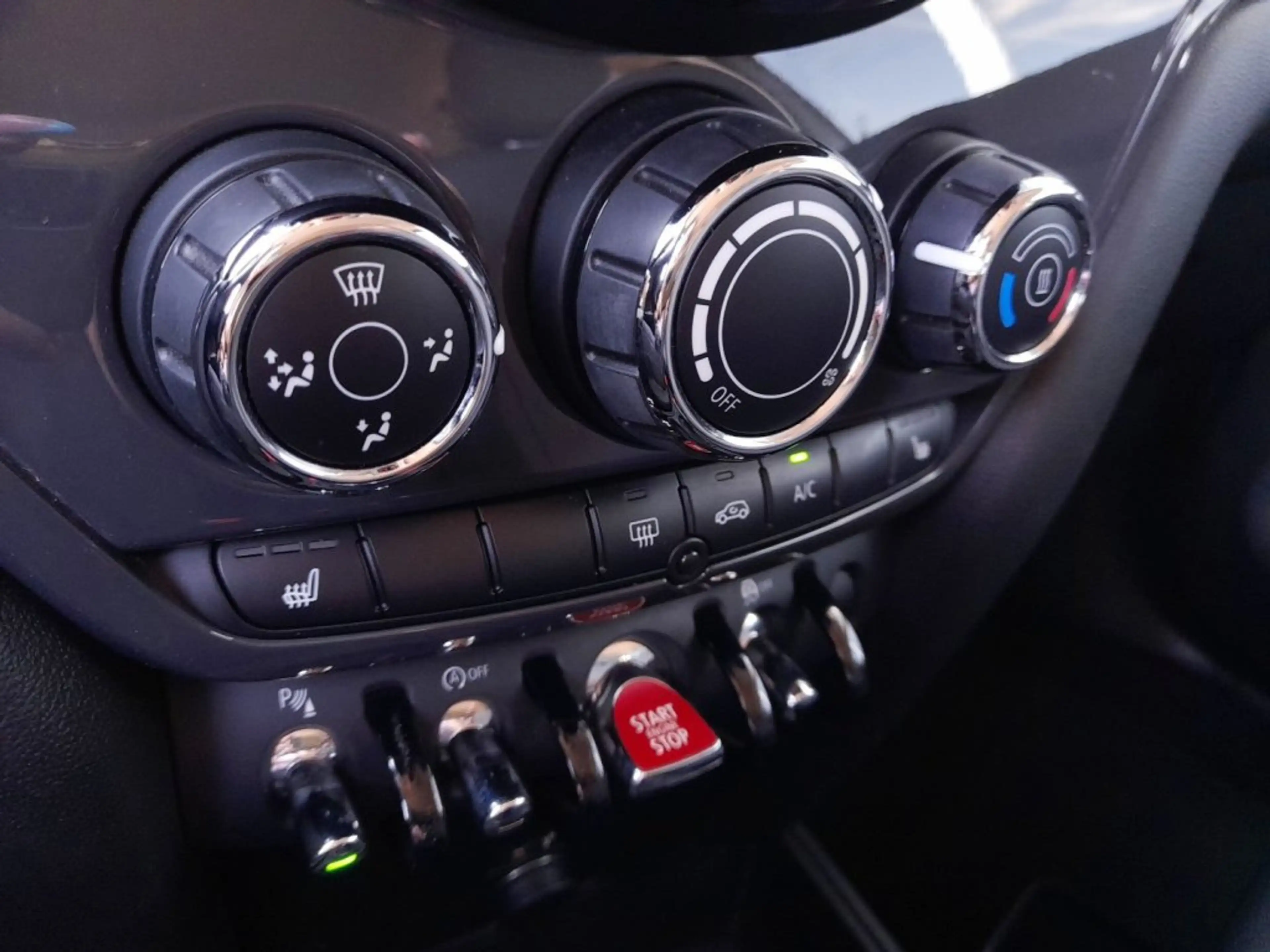 MINI Countryman C OOPER D Aut. *ADAP LED / NAVI / AHV & KAMERA / HEAD-UP / DRIVING- & PARKASS. / SITZHEIZUNG* — photo 6