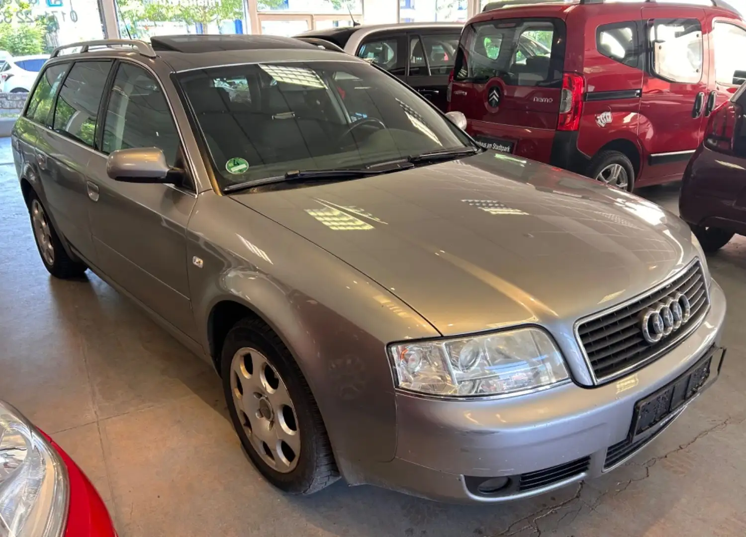 Audi A6 Avant 1.9 TDI-Automatik-Navi- 1.Hand Grau - 2