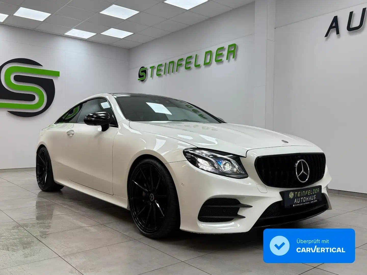 Mercedes-Benz E 450 4Matic AMG LINE PANO / 360°KAM /BURMESTER Weiß - 1